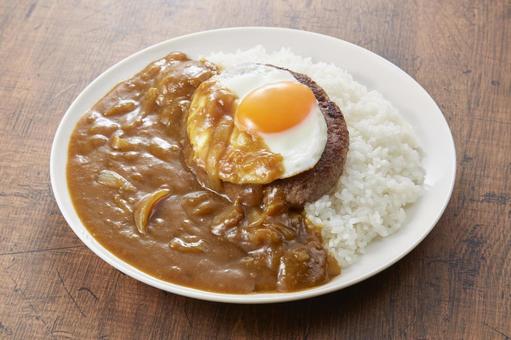 カレーライス(ハンバーグ、目玉焼き) カレーライス(ハンバーグ、目玉焼き) カレーライス,カレー,ハンバーグカレーの写真素材