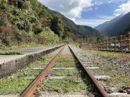 晴天の空と線路 晴天,秋,秋晴れの写真素材
