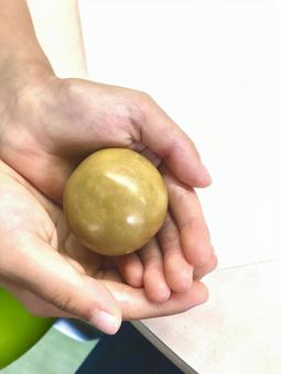 泥団子作り　完成 泥団子,泥団子作り,子供の写真素材