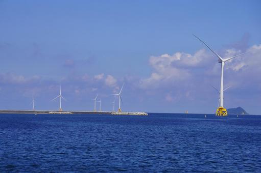 洋上風力発電機の並ぶ風景 洋上風力発電機の並ぶ風景 洋上,風力発電機,海洋の写真素材