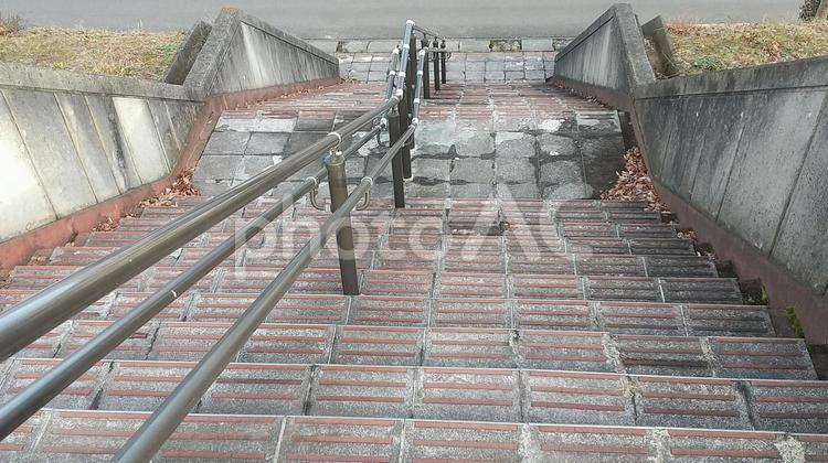 階段　急傾斜　手すり 階段,傾斜,坂の写真素材