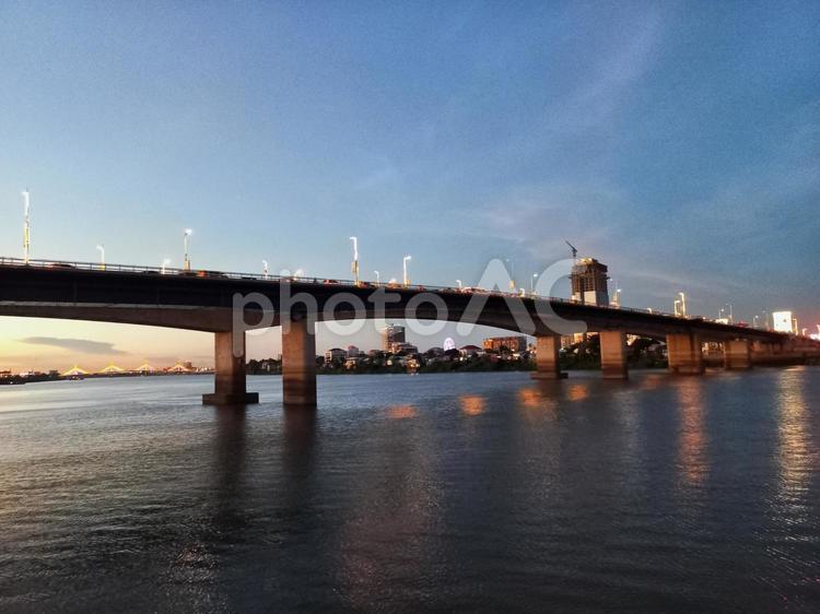美しいプノンペンの日本橋の夕暮れ 橋,日本橋,夕暮れの写真素材
