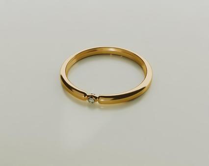 宝石が輝くゴールドの指輪の3DCG 宝石が輝くゴールドの指輪の3DCGの写真