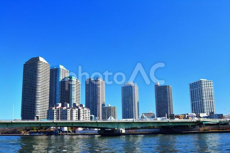 大きな川とビル風景 川,河,河川の写真素材