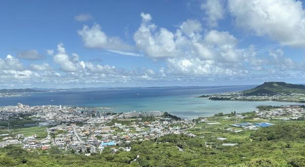 沖縄の風景 沖縄,海,市街地の写真素材