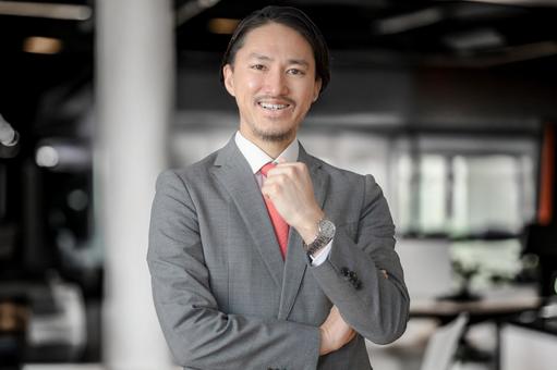 爽やかな笑顔のビジネスマン 爽やかな笑顔のビジネスマン ビジネスマン,男性,スーツの写真素材