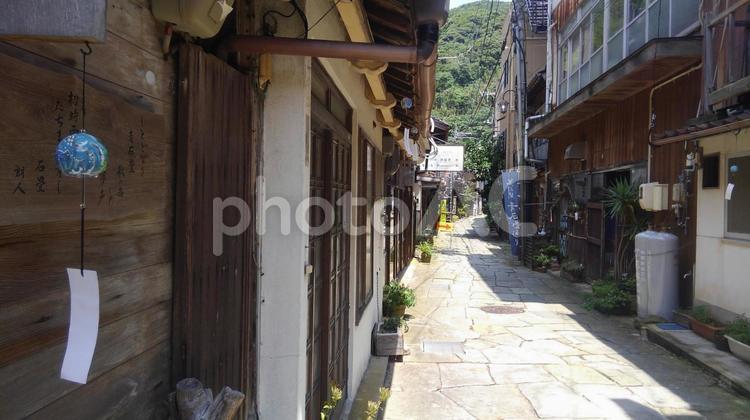 青石畳通りの風鈴 青石畳通り,美保関,美保神社の写真素材