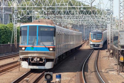 地下鉄三田線と副都心線の電車 地下鉄三田線と副都心線の電車の写真