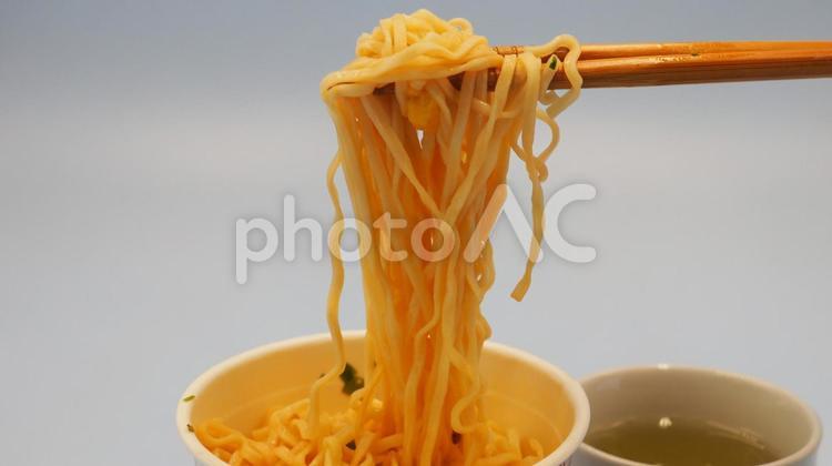 カップラーメン・お家ごはん（食べる） カップラーメン,カップ麺,インスタントの写真素材