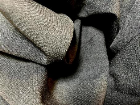 くしゃくしゃになったグレーの布素材 くしゃくしゃになったグレーの布素材の写真