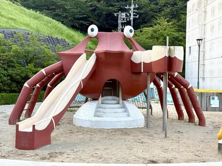 カニを模した遊具　山口県下関市彦島の公園 カニ,よじ登る,モチーフの写真素材
