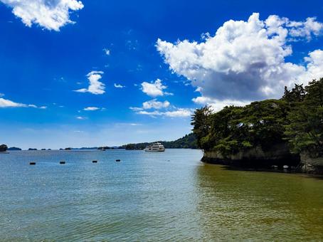 松島の海と白い雲 松島の海と白い雲 松島,海,白い雲の写真素材