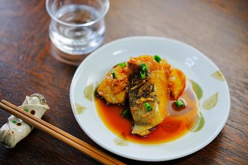 日本酒と鱈の煮つけ 日本酒と鱈の煮つけ 食事,食卓,タラの写真素材