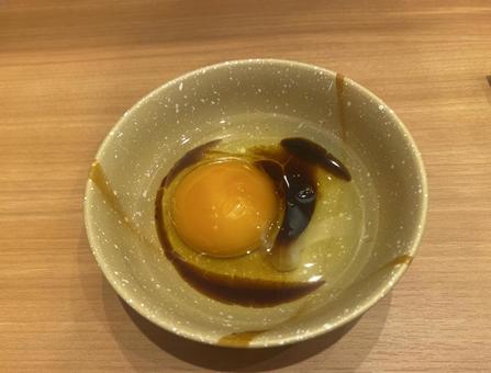 生たまご 卵黄 醤油 生たまご 卵黄 醤油の写真