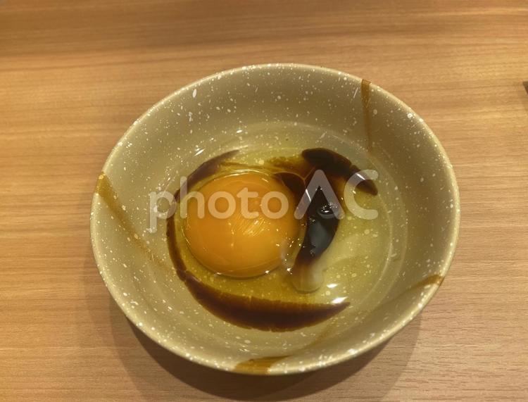 生たまご　卵黄　醤油 生たまご,卵黄,醤油の写真素材