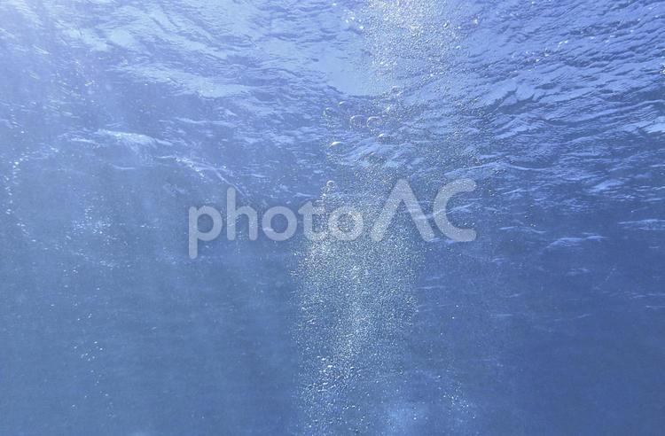 夏の沖縄の青い海の背景／キラキラした水 背景,テクスチャ,夏の写真素材