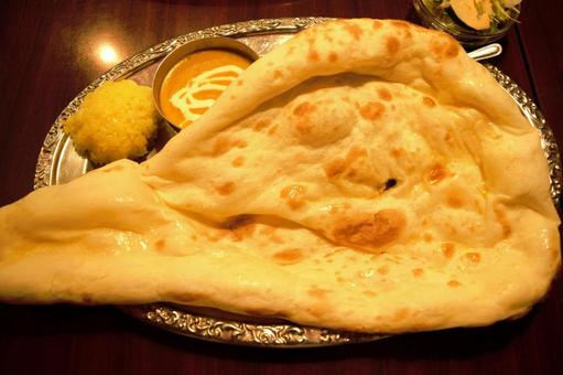 カレーとナン　２ ナン,カレー,チキンカレーの写真素材