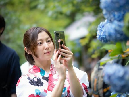 32: Hydrangea and a woman in a yukata, JPG 32: Hydrangea and a woman in a yukata, JPG