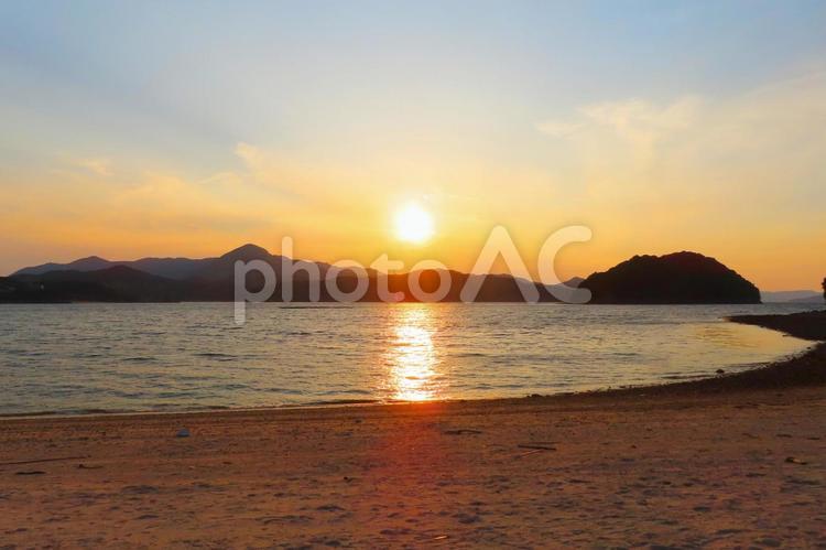 夕暮れと海 夕景,日没,遠景の写真素材