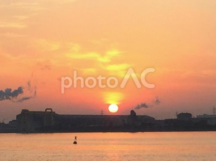 夕日と海 夕日,太陽,夕空の写真素材