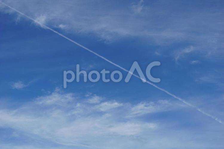 秋の空とまっすぐな線 秋空,自然,青空の写真素材