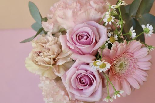 ふんわりパステルピンクのブーケ ズーム ふんわりパステルピンクのブーケ ズーム 花束,花,秋の写真素材