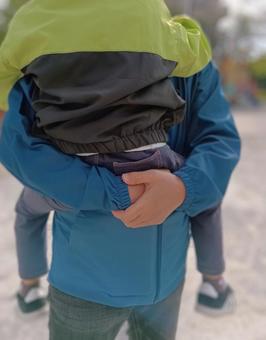 孫を抱く 中年男性 孫を抱く 中年男性 幼児,中年男性,甘えるの写真素材