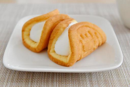 クリームワッフル クリームワッフル,ワッフル,ホイップクリームの写真素材