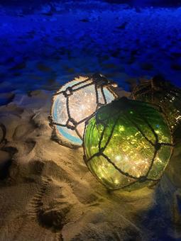 ガラス玉のイルミネーション ガラス玉,イルミネーション,海の写真素材