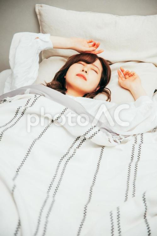 睡眠障害・眠れない女性 不眠症,睡眠不足,睡眠障害の写真素材