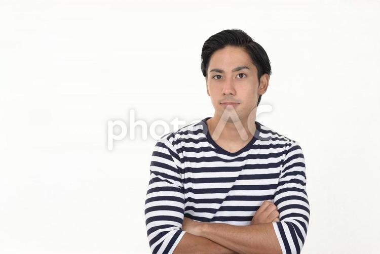 腕組みをする男性 男性,健康,男の写真素材