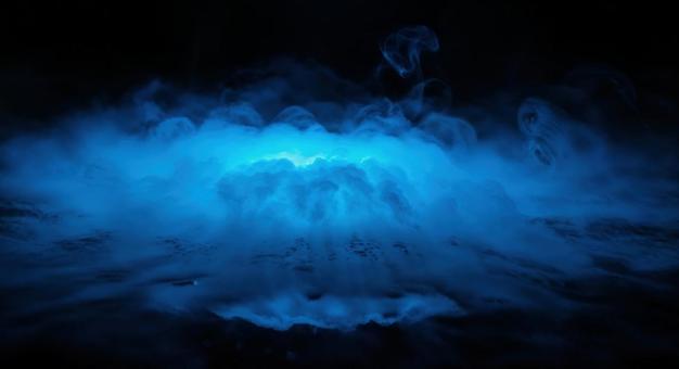 暗闇の中で青く光るドライアイスの煙写真 暗闇の中で青く光るドライアイスの煙写真の写真