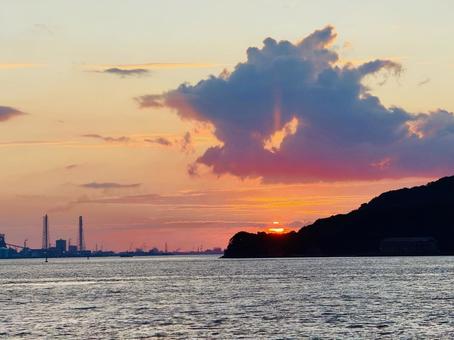 夕暮れの関門海峡 サンセット 夕暮れの関門海峡 サンセット ロマンチック,キラキラ,たそがれの写真素材