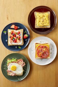 オープンサンドイッチ オープンサンドイッチ オープンサンドイッチ,トースト,料理の写真素材