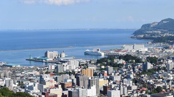 小樽の街並みと港 青く広がる海 小樽の街並みと港 青く広がる海 小樽,旭展望台,街並みの写真素材