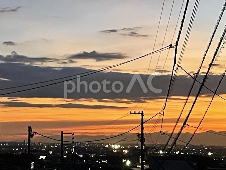 夕焼けの街並み 夕焼け,街並み,夜景の写真素材