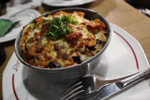 ポーランドで食べたミートチーズ焼き ポーランド,料理,食事の写真素材