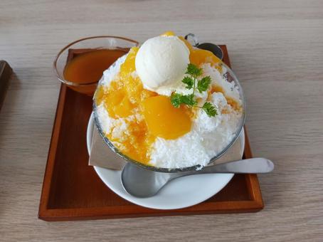マンゴー果肉ゴロゴロかき氷 アイス,デザート,かき氷の写真素材