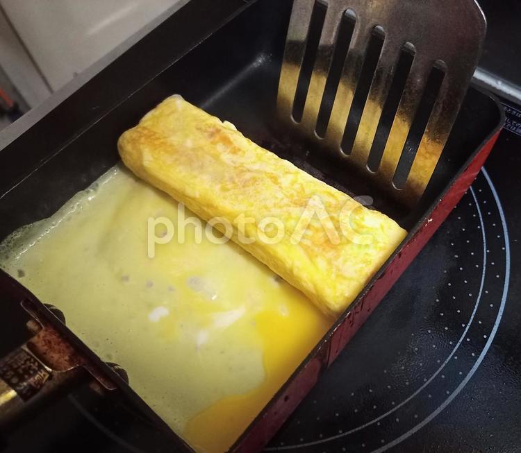 玉子焼きを作る 玉子焼き,卵,料理の写真素材