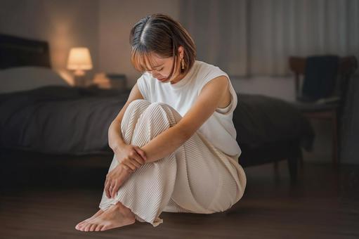 落ち込む女性 落ち込む,引きこもり,女性の写真素材