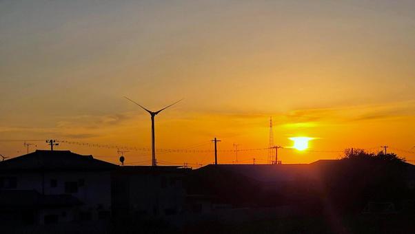 秋の夕焼け空（携帯撮影写真） 夕焼け空,秋,夕日の写真素材