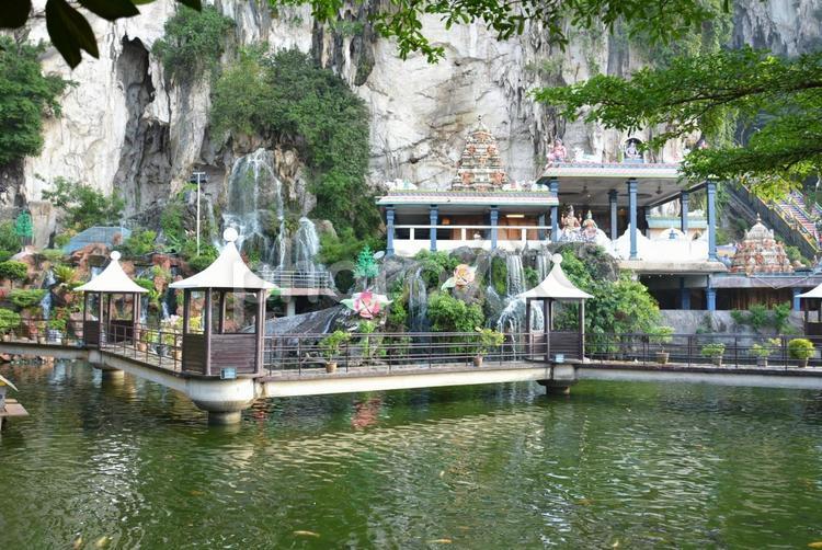 マレーシア・バトゥ洞窟の池 バトゥ洞窟,バトゥ寺院,ヒンドゥー教の写真素材