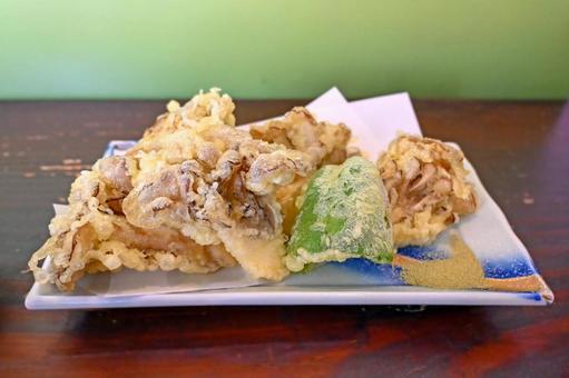 Maitake mushroom and green pepper tempura, JPG Maitake mushroom and green pepper tempura, JPG
