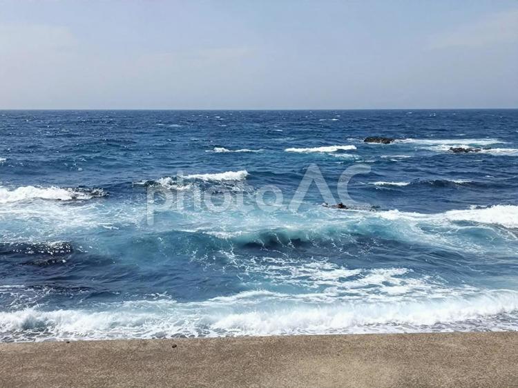 群青の海(北海道) 海,波,青と白の写真素材