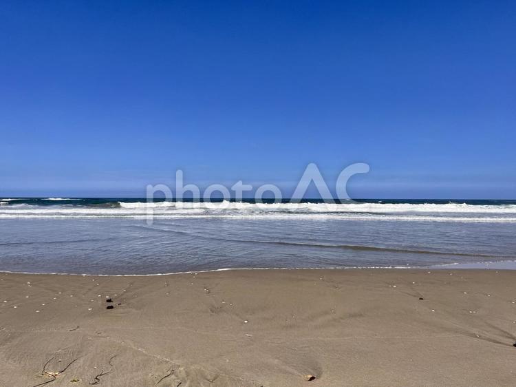 人がいない夏の海岸の景色 浜辺,海,夏の海の写真素材