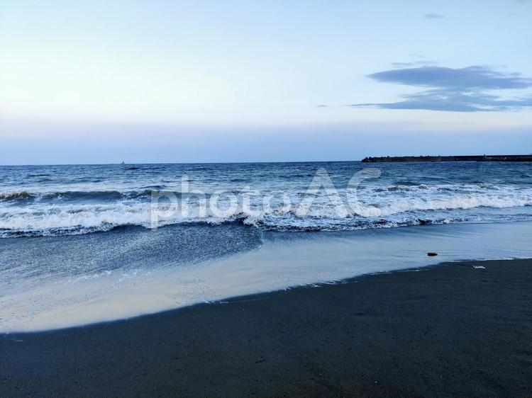 夕暮れの静かな海岸 海岸,砂浜,静寂の写真素材