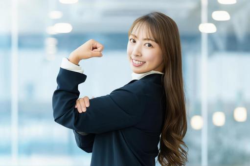 ガッツポーズをする女性・ビジネスウーマン 女性,ガッツポーズ,笑顔の写真素材