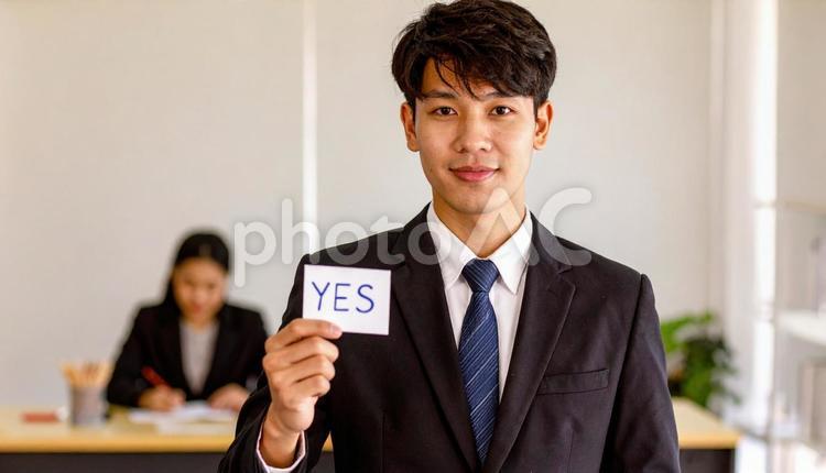 YESを示すビジネスマン サラリーマン,yes,選択の写真素材