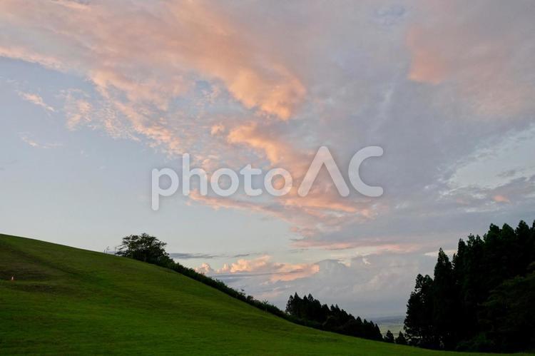 夕焼けに染まる山の風景 夕日,山,夕焼けの写真素材