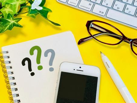 はてなマークとスマホ・眼鏡・PC はてなマークとスマホ・眼鏡・PC 質問,疑問,スマホの写真素材